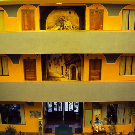 Hotel Utama Copacabana  Extérieur photo