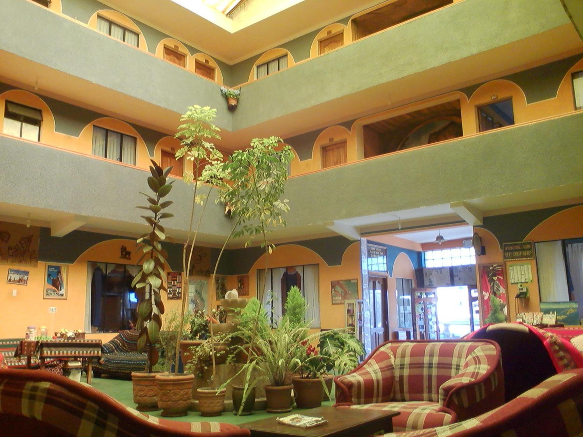 Hotel Utama Copacabana  Extérieur photo