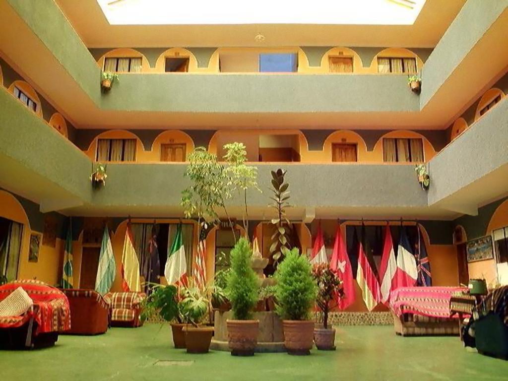 Hotel Utama Copacabana  Extérieur photo
