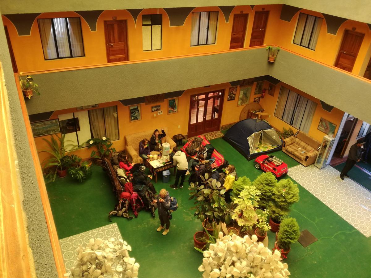 Hotel Utama Copacabana  Extérieur photo