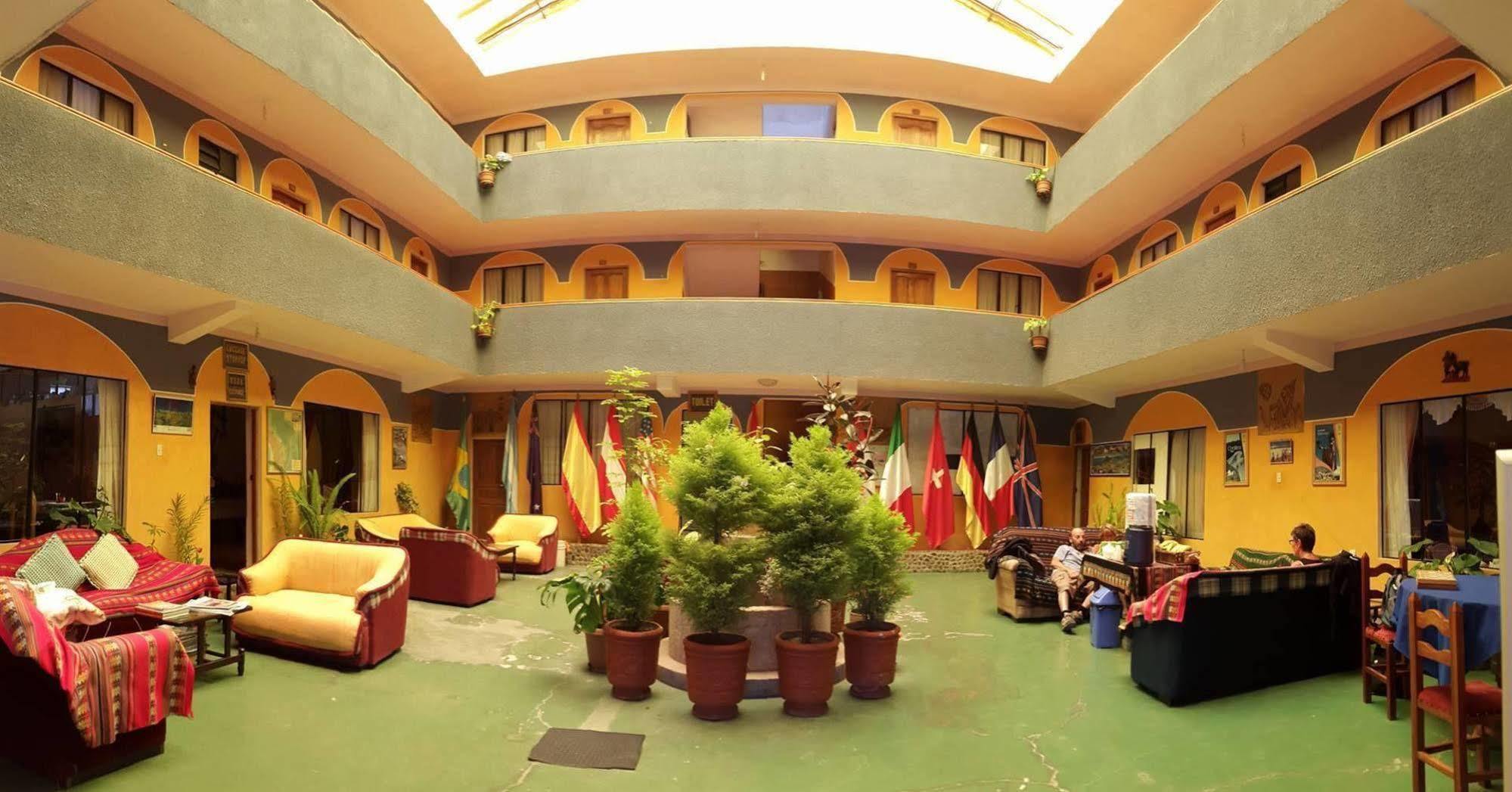 Hotel Utama Copacabana  Extérieur photo